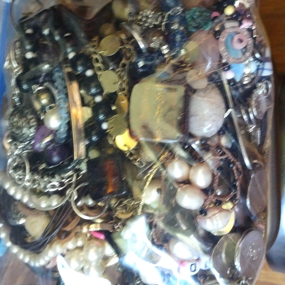 Last Chance! Crafters Jewelry Blow Out sale! FULL 4 lbs of everything! - Picture 8 of 10